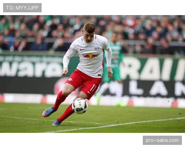 塔雷米领跑亚洲最佳前锋之争：稳健表现背后的效率与角色解析